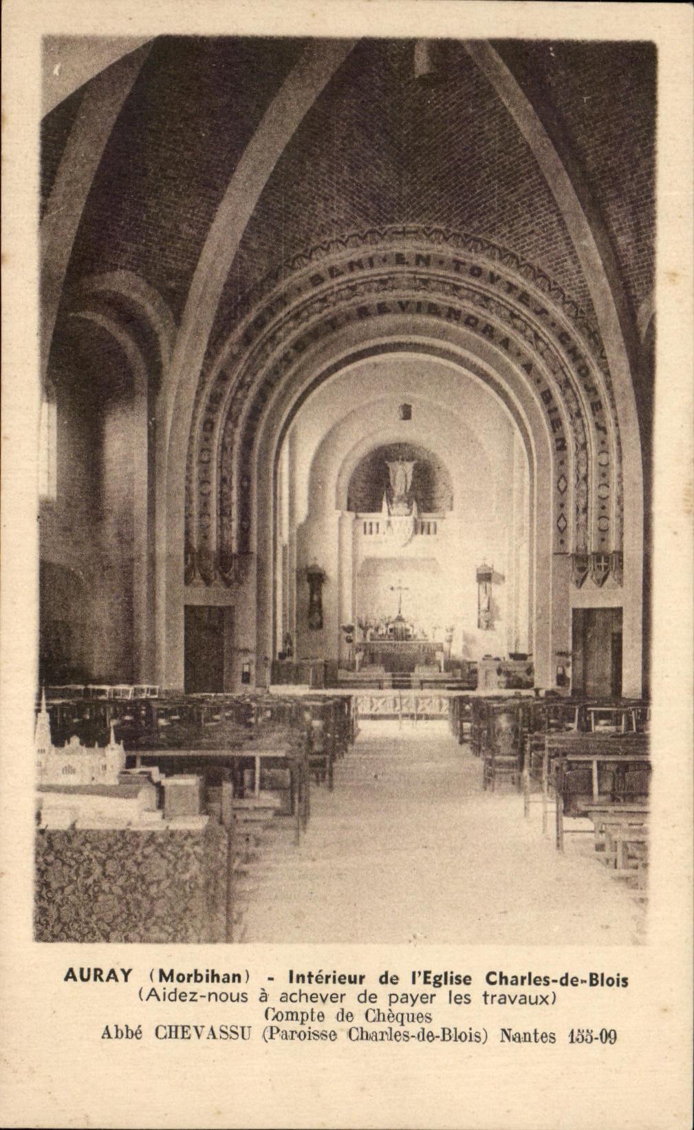 Auray (Morbihan) - Intérieur de l'Église Charles-de-Blois