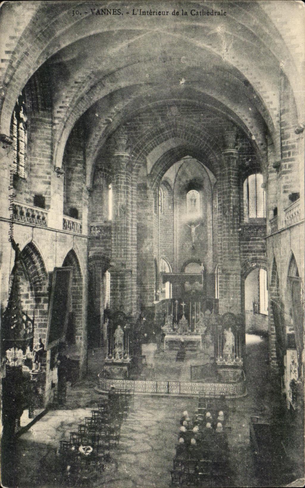 VANNES - L'Intérieur de la Cathédrale — Collection David, Vannes, n°30