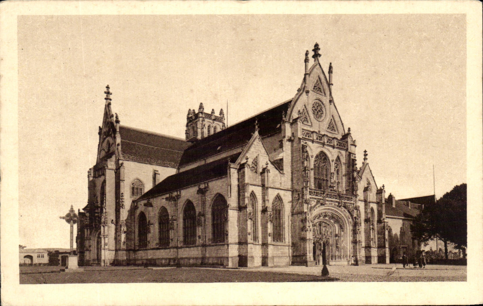 CPA Bourg En Bresse L'Eglise de Brou Exterieur