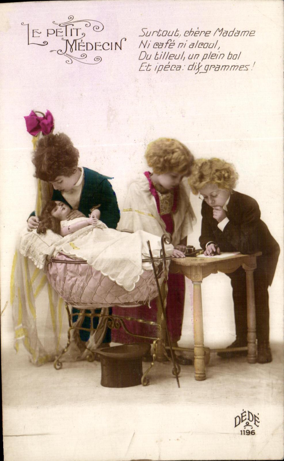 CPA Le Petit Medecin Enfants Docteur
