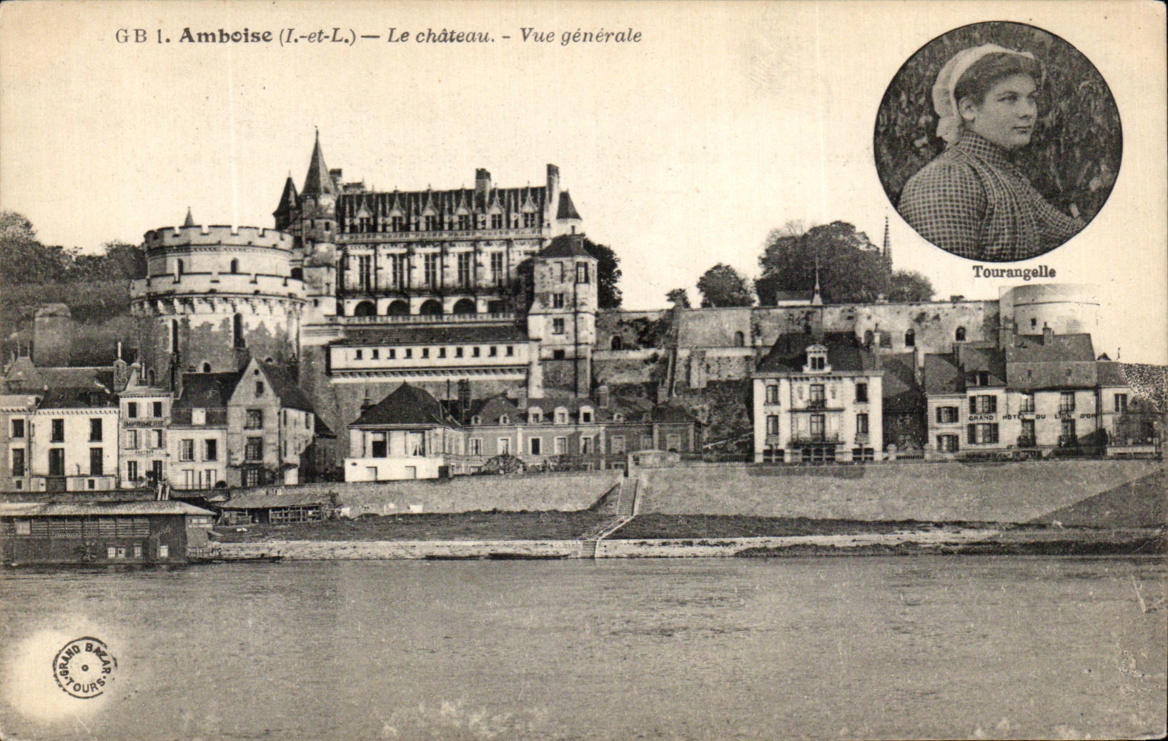 CPA Amboise Le Chateau Vue Generale Tourangelle Folklore Costume