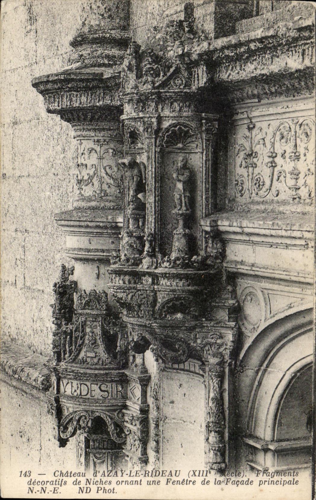 CPA Chateau d'Azay Le Rideau Fagments decoratifs de Niches ornant use Fenetre de la Facade Principale