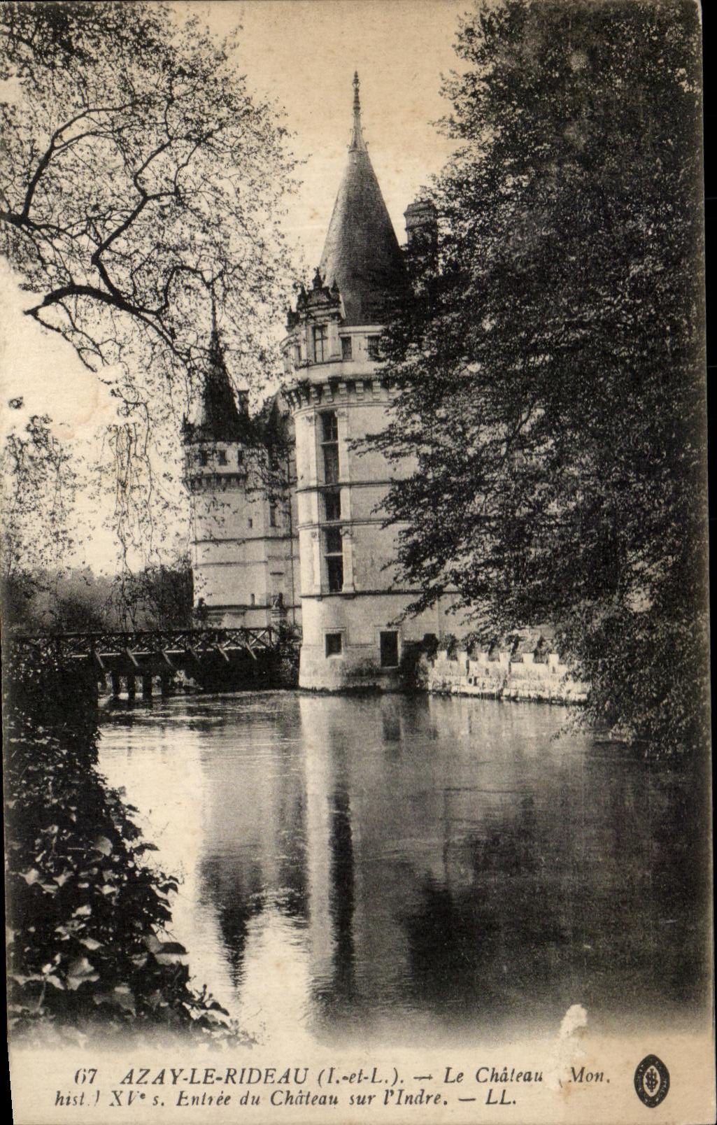 CPA Azay le Rideau Le Chateau Entree du Chateau sur l'Indre
