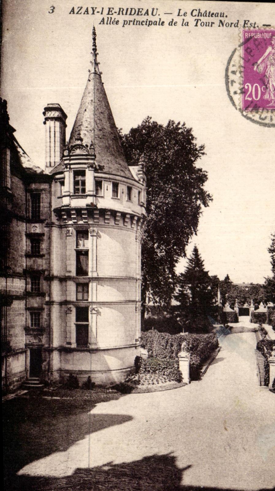 CPA Azay le Rideau Le Chateau Allee Principale de la Tour Nord Est