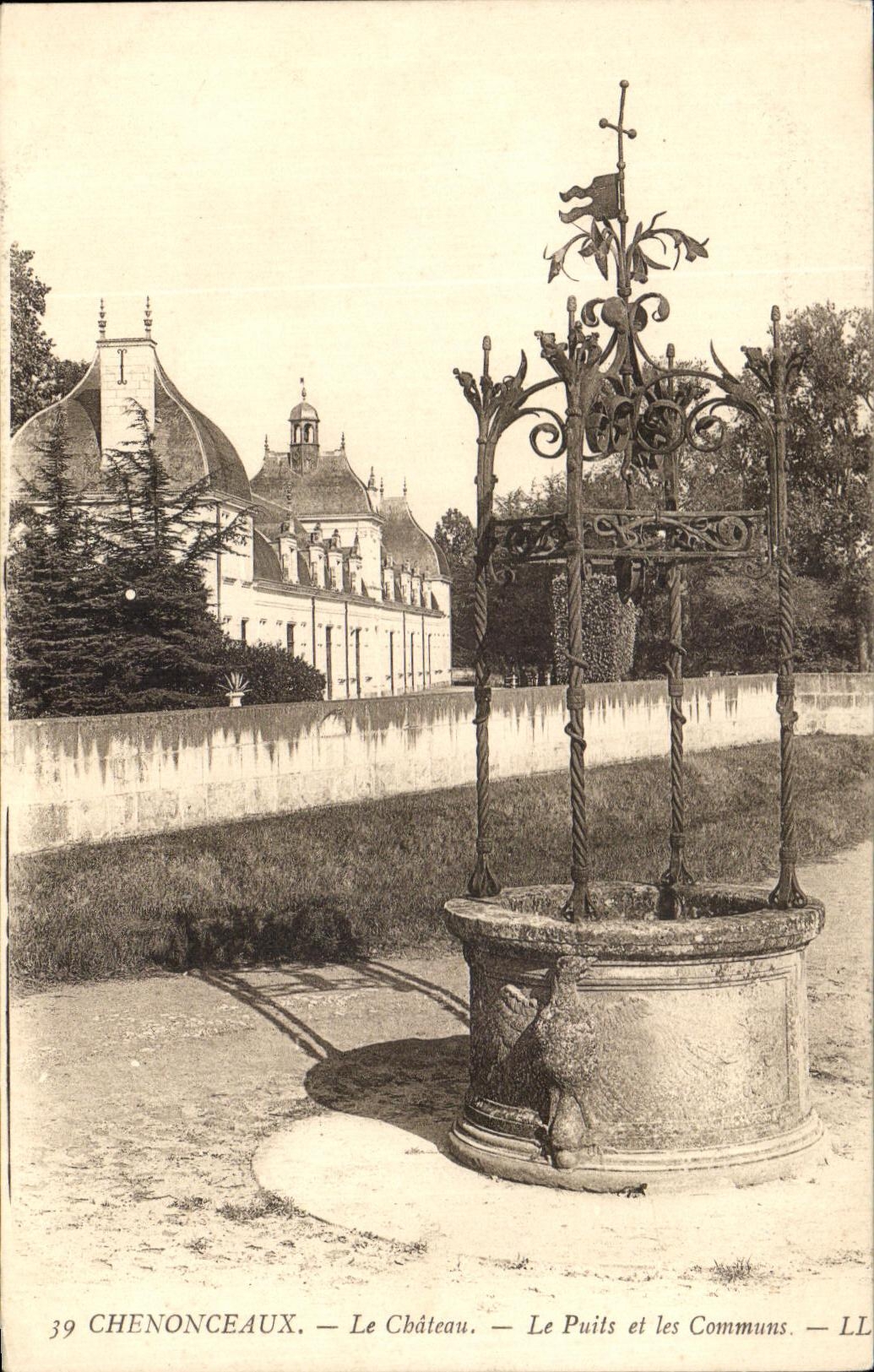 CPA Chenonceaux Le Chateau Le Puits et les Communs