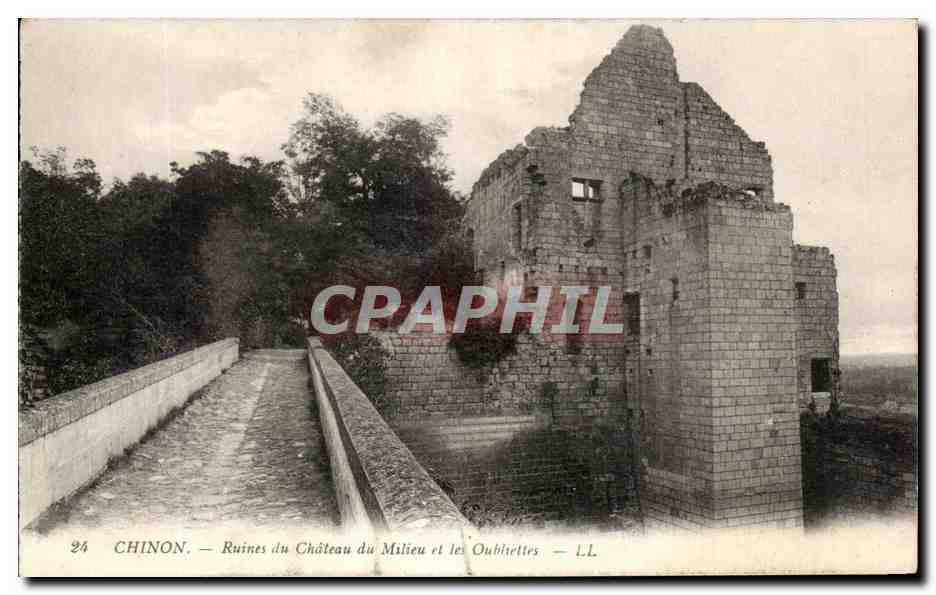 CPA Chinon Ruines du Chateau du Milieu et les Oubliettes