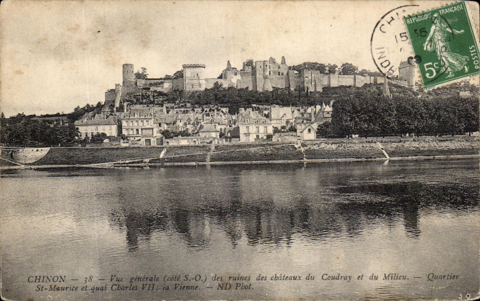 CPA Chinon Vue Generale des Ruines des Chateaux du Coudray et du Milieu 