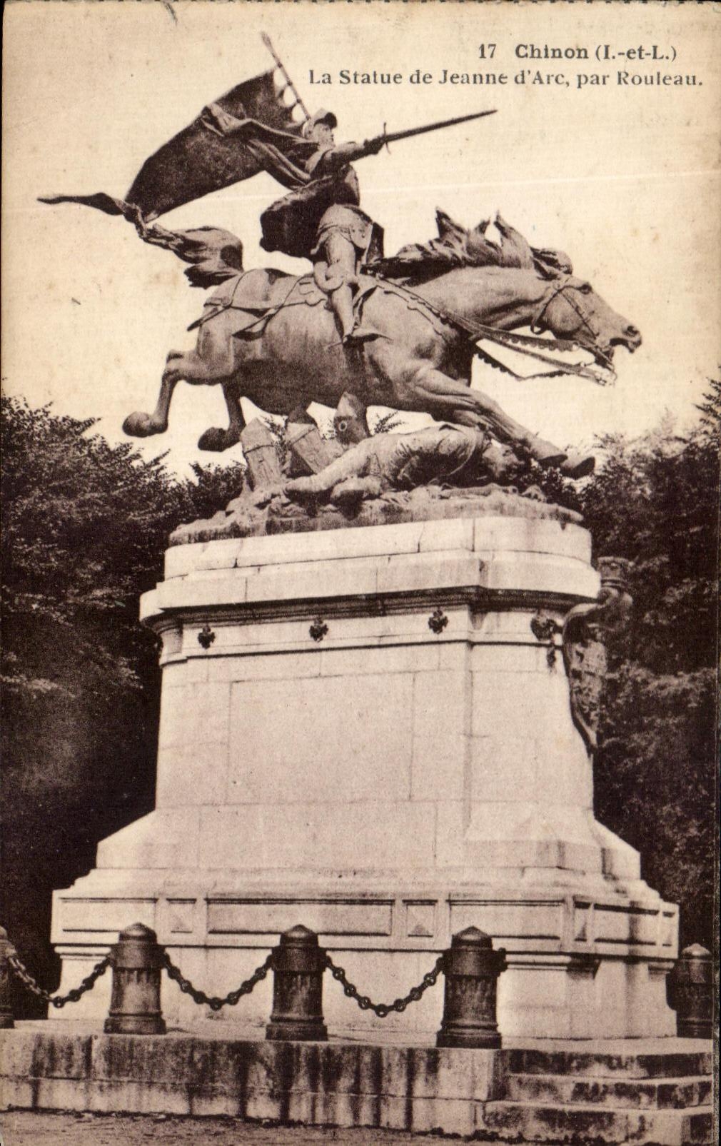 CPA Chinon La Statue de Jeanne d'Arc Par Rouleau
