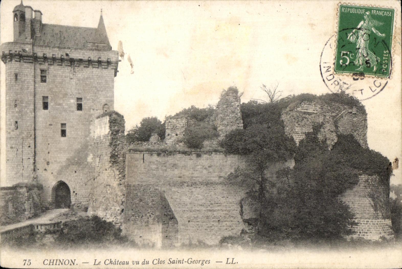 CPA Chinon Le Chateau vu Du Clos Saint Georges