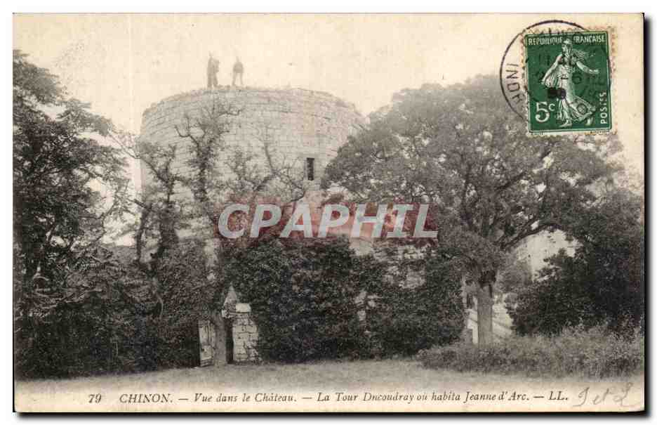 CPA Chinon Vue Dans le Chateau La Tour Ducoudray ou Habita Jeanne d'Arc
