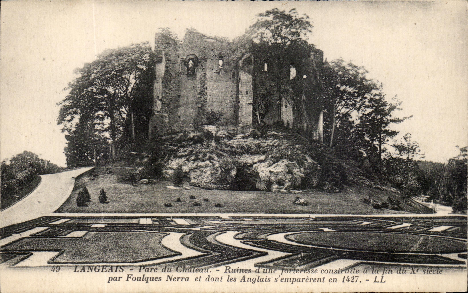 CPA Langeais Parc du Chateau Ruines d'Une forteresse