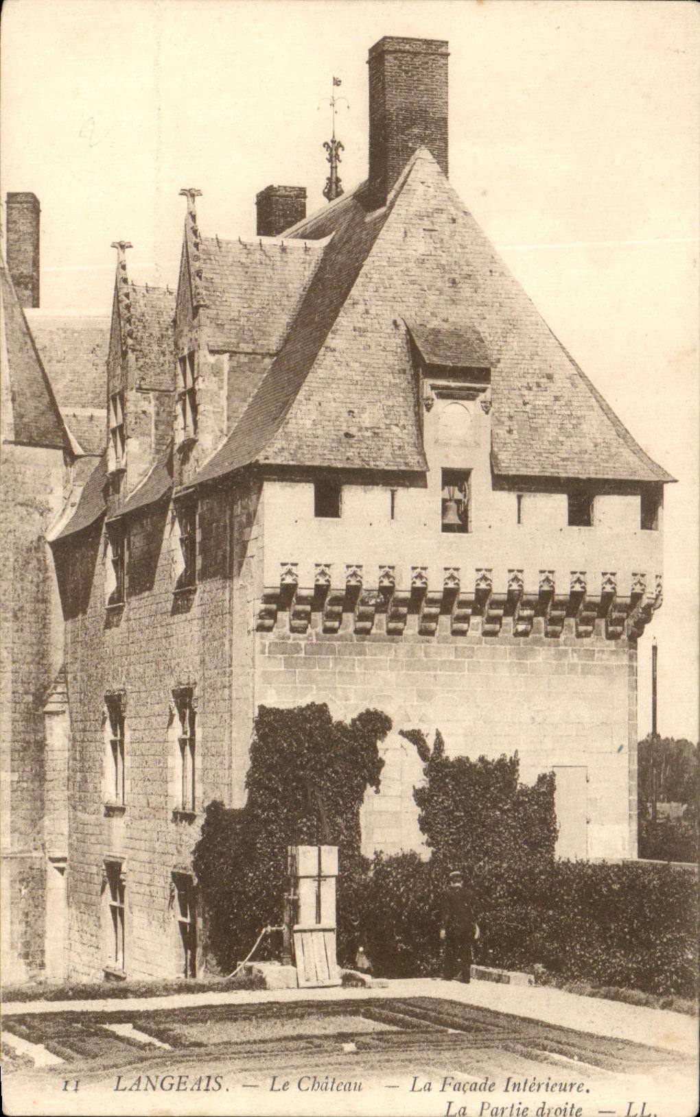 CPA Langeais Le Chateau La Facade Interieur La partie droite