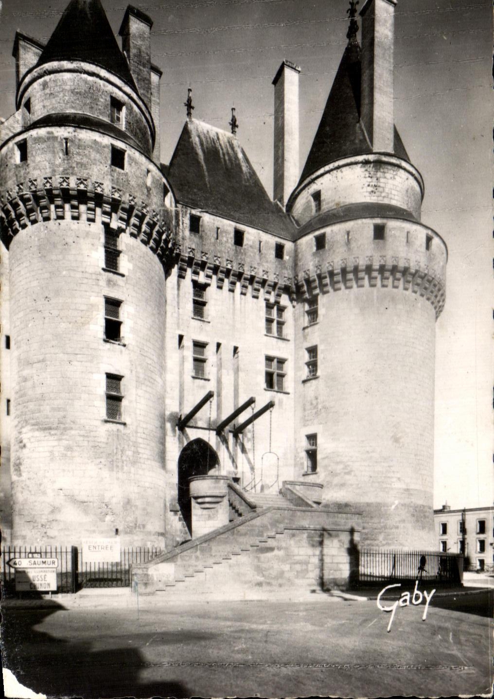 CPA Chateaux De La Loire Langeais Le Chateau et le Port