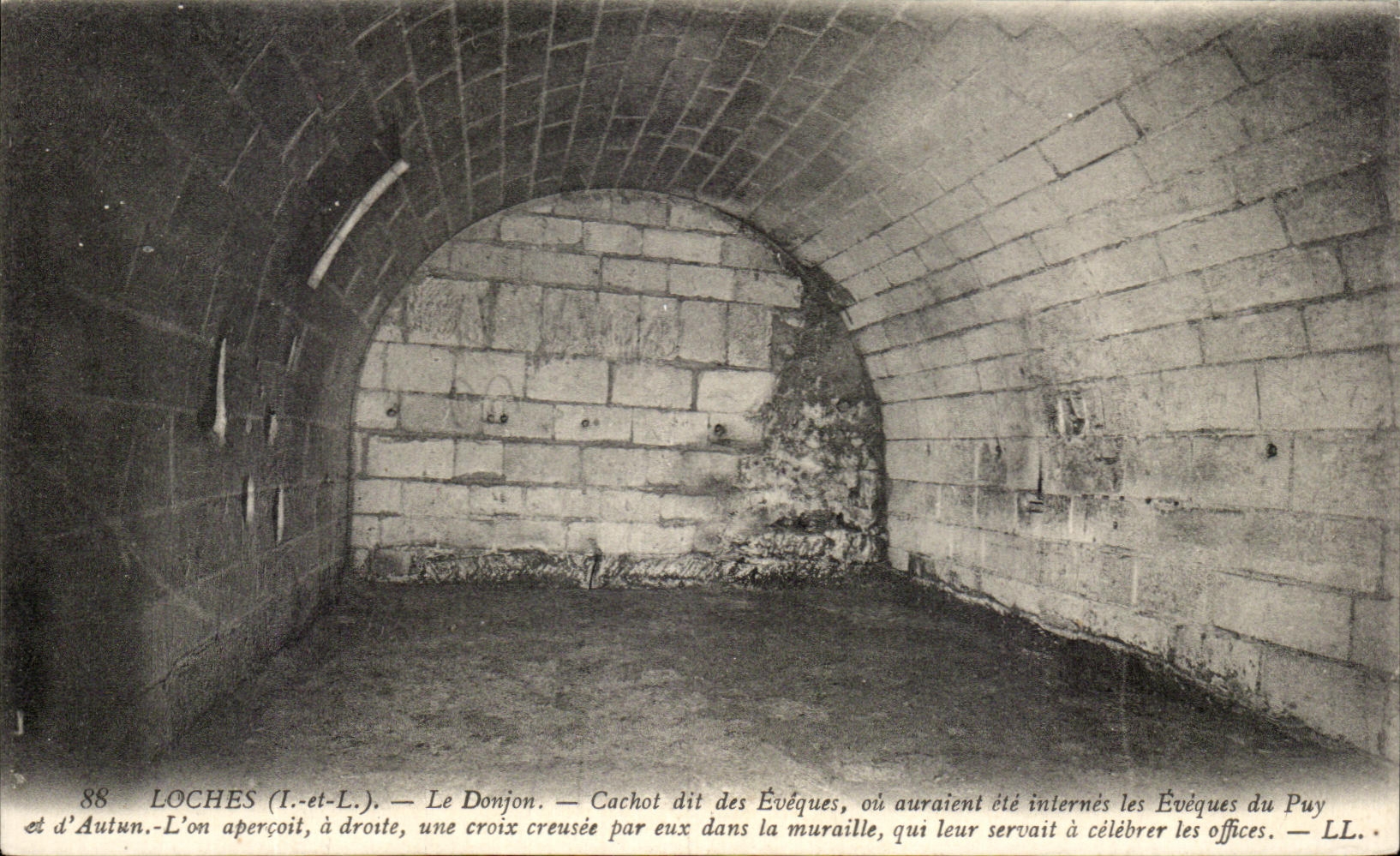 CPA Loches Le Donjon Cachot Dit Des Eveques 