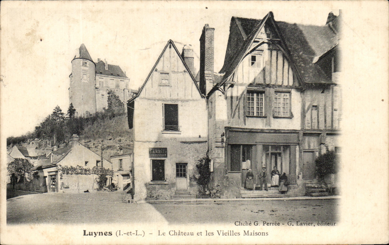 CPA Luynes Le Chateau Et Les Vieilles Maisons (animee)