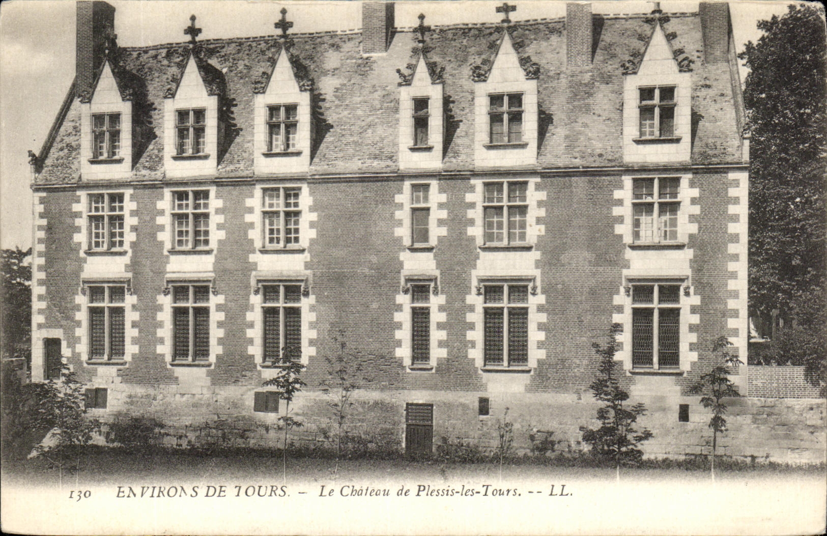 CPA Environs De Tours Le Chateau de Plessis les tours