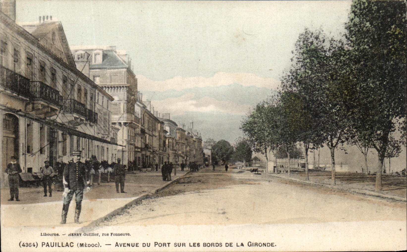 CPA Pauillac Avenue Du Port Sur Les Bords De la Gironde