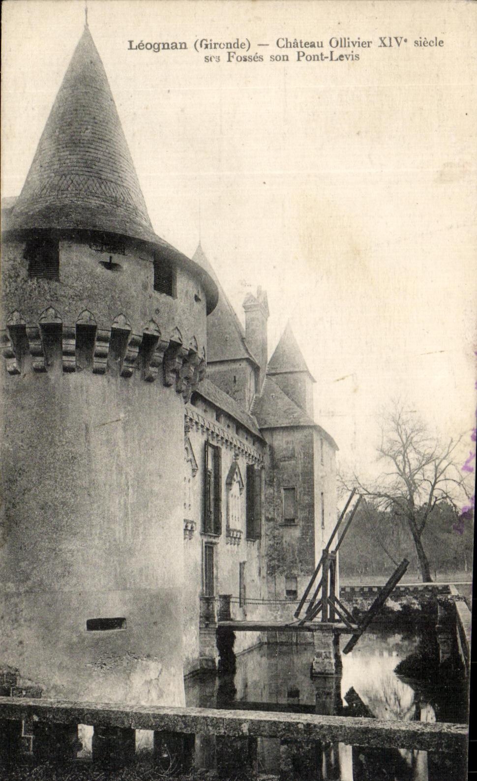 Léognan (Gironde) — Château Ollivier XIVe siècle — ses Fossés son Pont-Levis