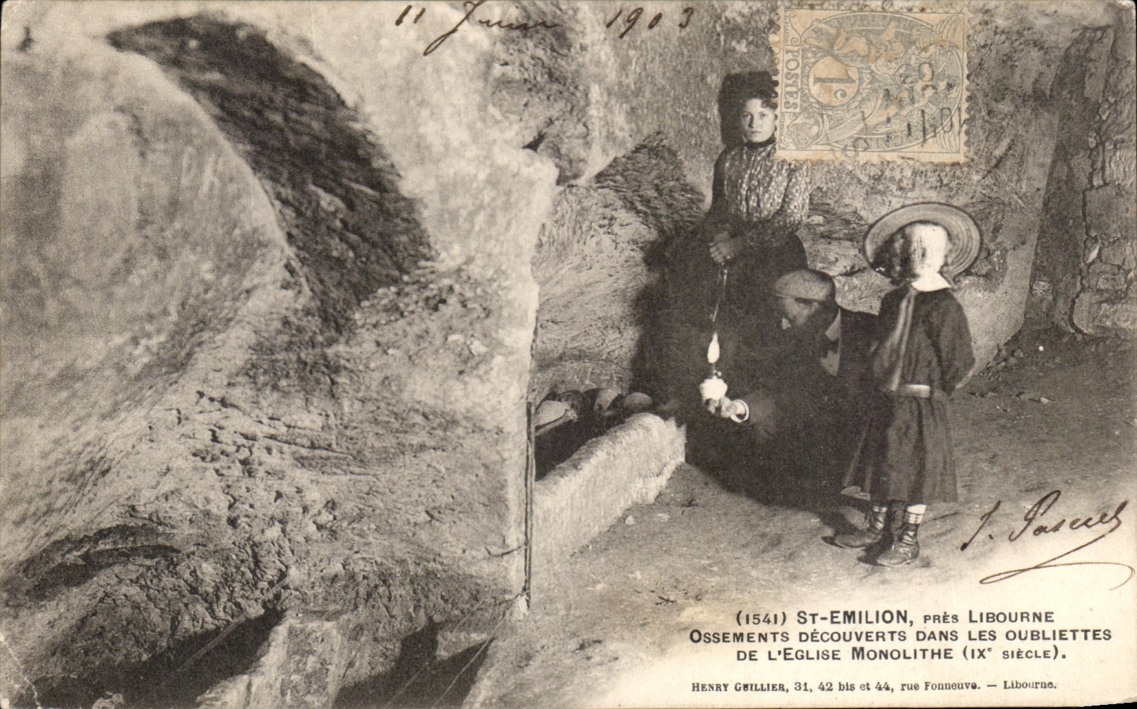 CPA St Emilion Pres Libourne Ossements Decouverts Dans les Oubliettes De L'Eglise Monolithe