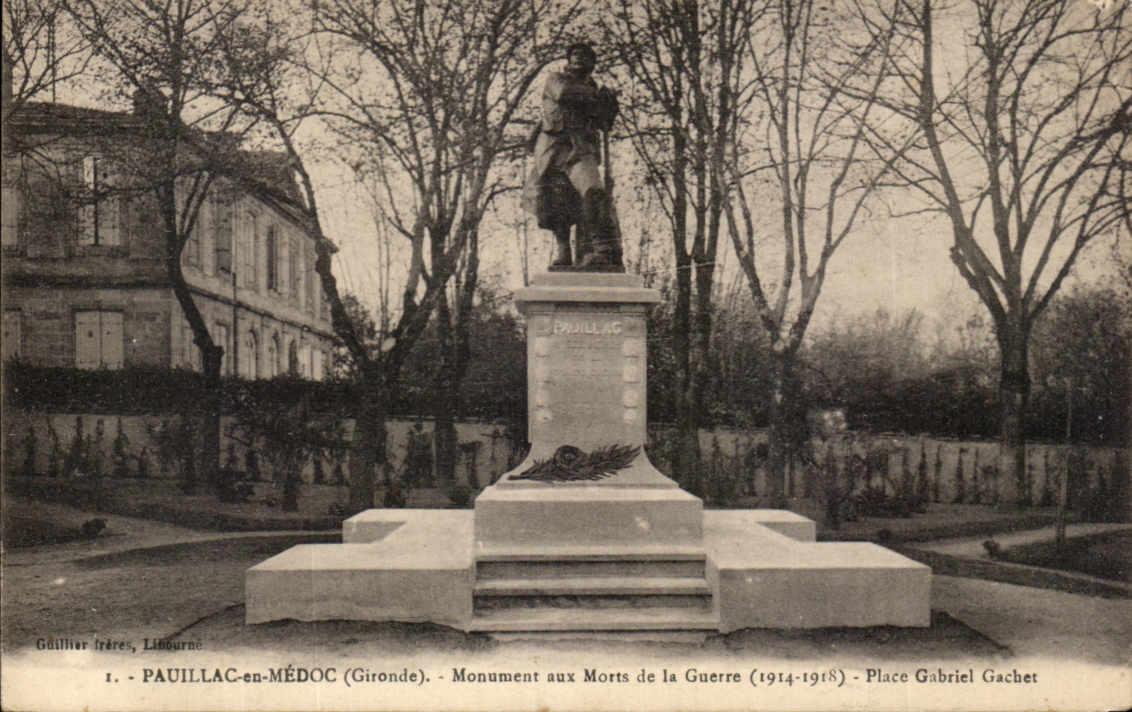 CPA Pauillac En Medoc Monument Aux Morts De La Guerre 1914 1918 Place Gabriel Gachet