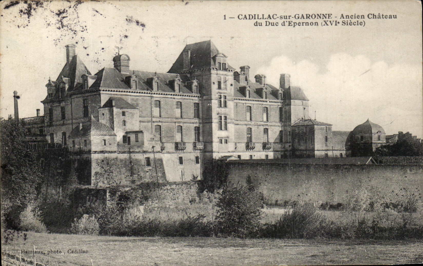 CPA Cadillac sur Garonne Ancien chateau du Duc d'Epernon 