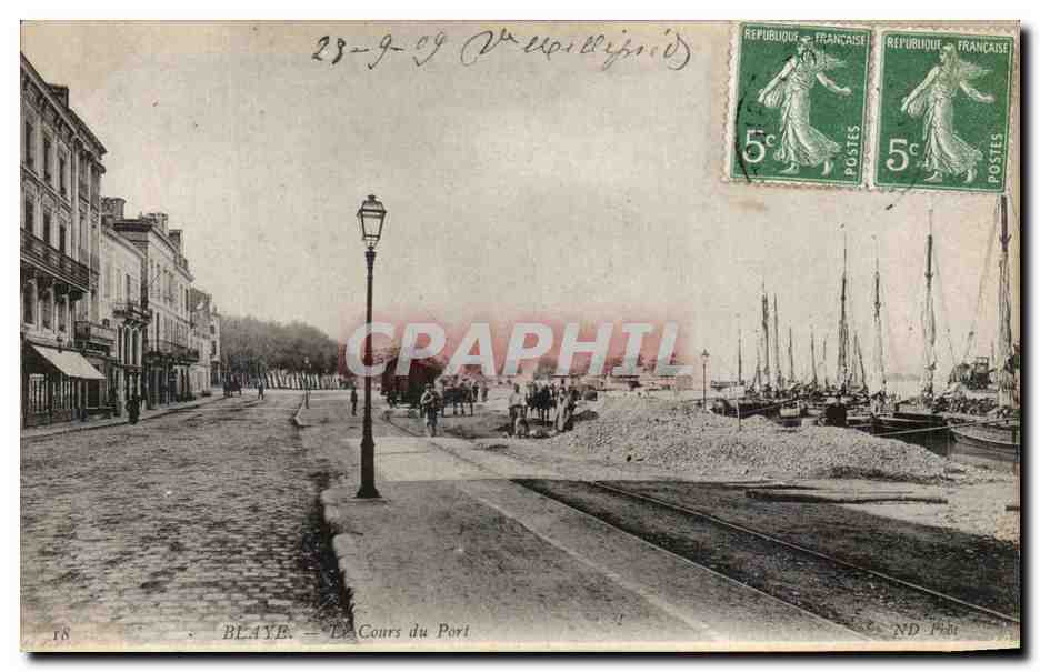CPA Blaye Le Cours du Port Bateaux