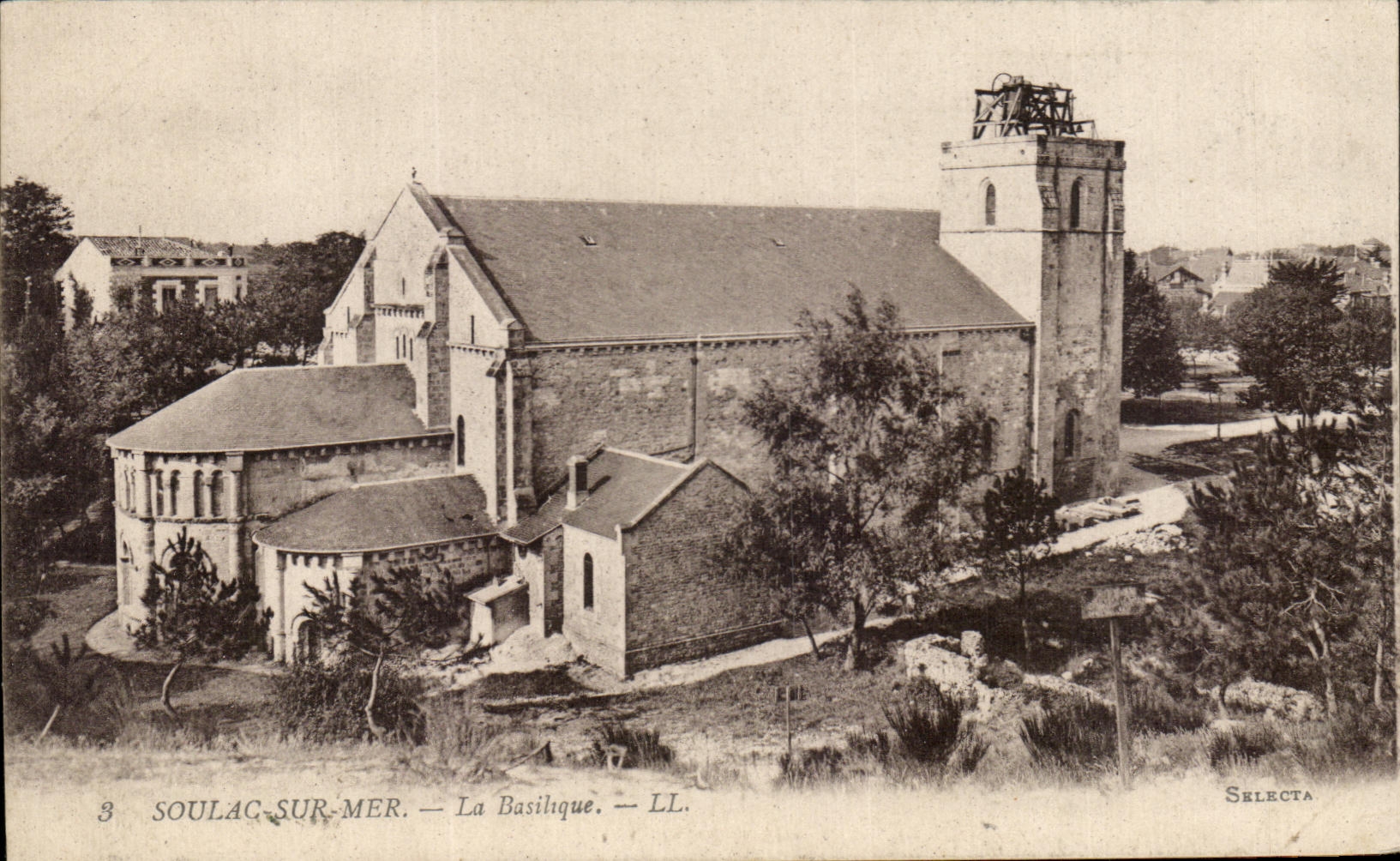 CPA Soulac Sur Mer La Basilique