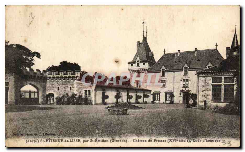 CPA St Etienne de Lisse par St Emilion Chateau de Pressac Cour d'honoeur