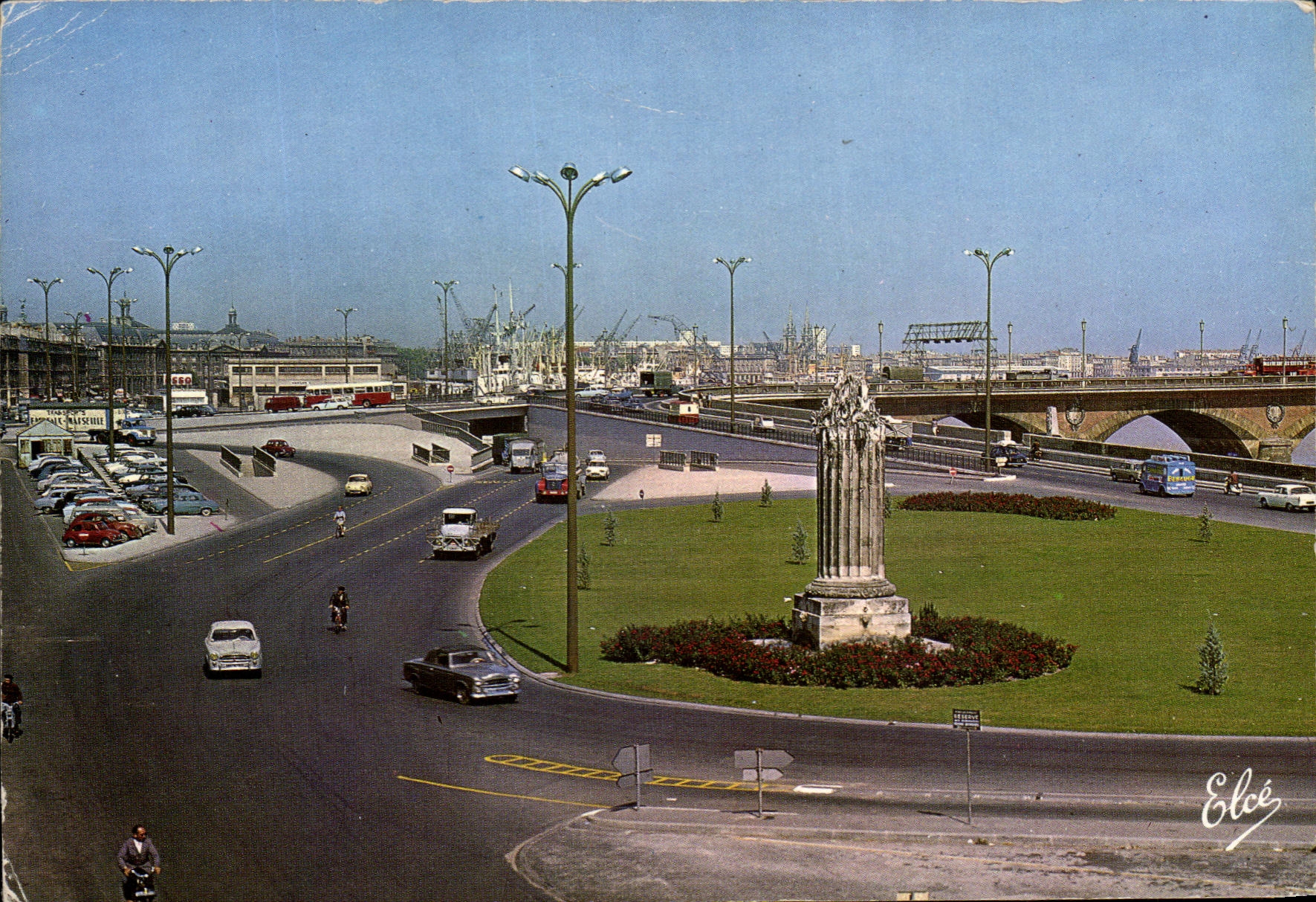 La Nouvelle Entrée du Pont de Pierre et la Vieille Fontaine — Bordeaux — Éditeur Elcée, N° 3433