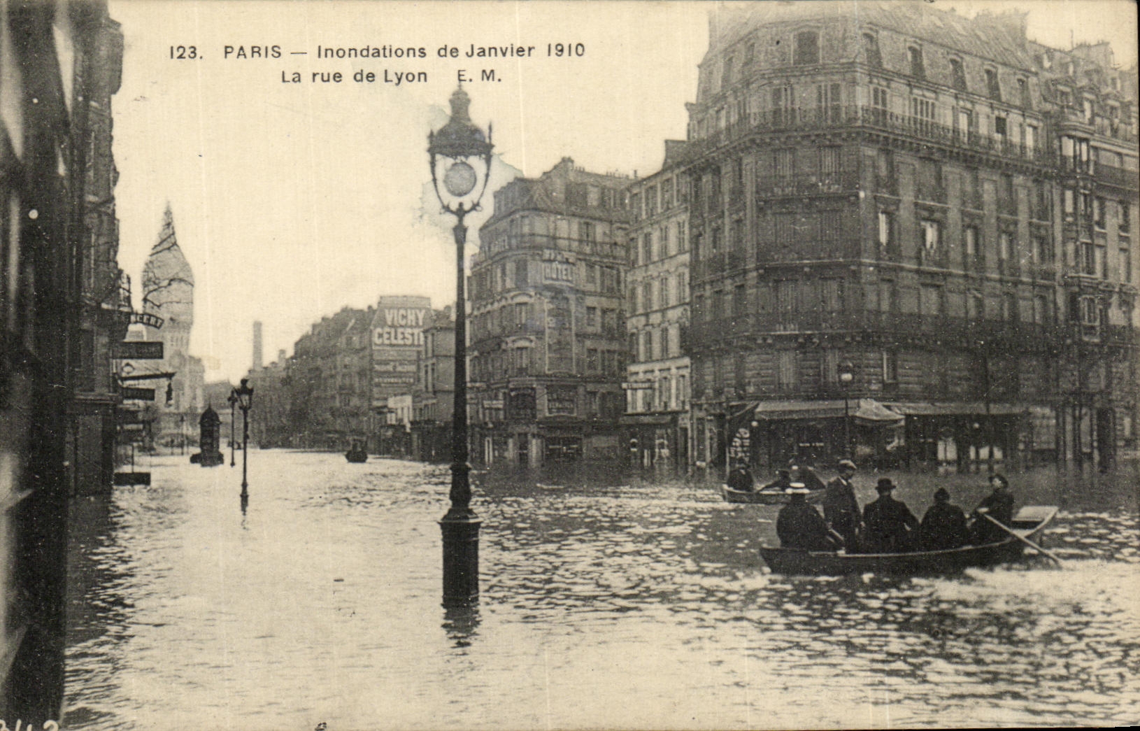 CPA Paris inondations De Janvier 1910 La Rue De Lyon Gare de Lyon 
