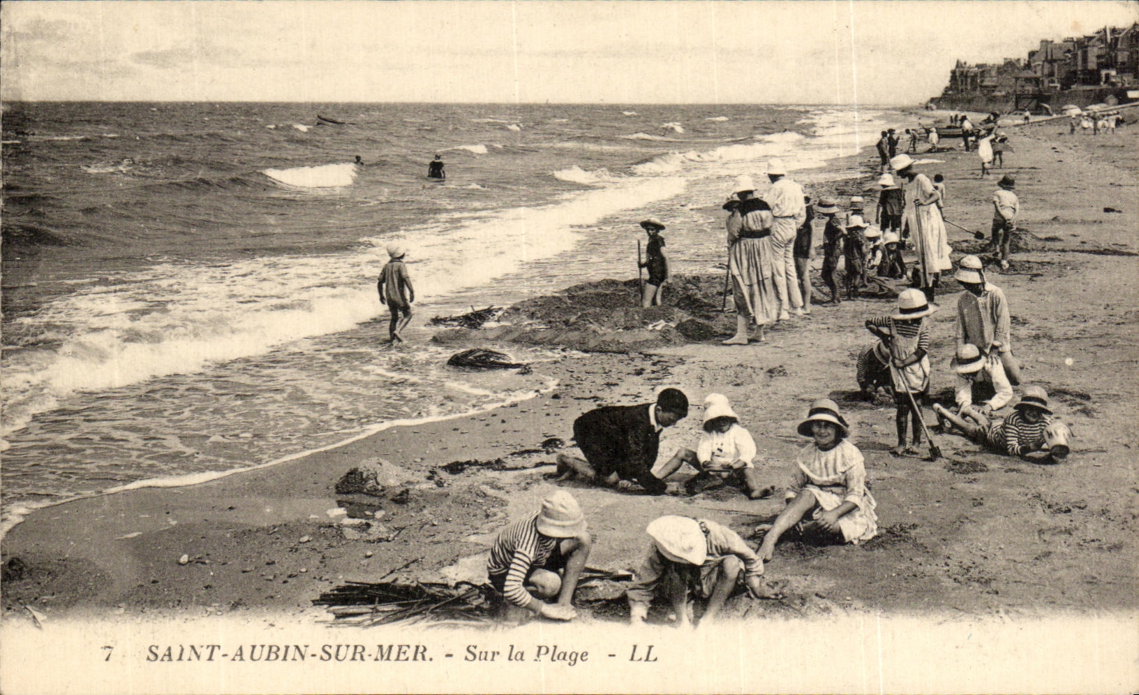 CPA Saint Aubin Sur Mer Sur la Plage Enfants