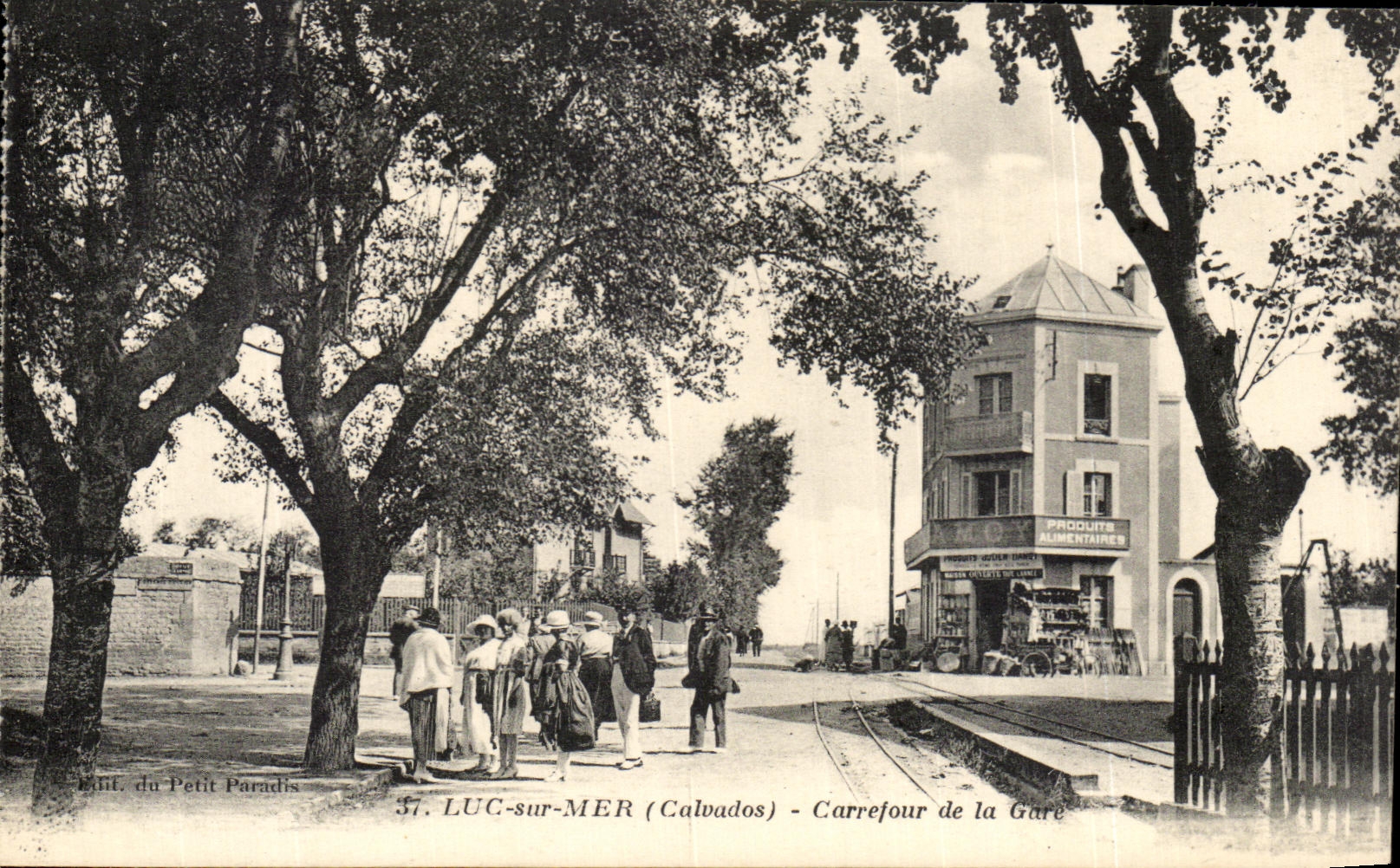 St. LUC-sur-MER (Calvados) - Carrefour de la Gare — Éditeur J. Nozara, Nantes