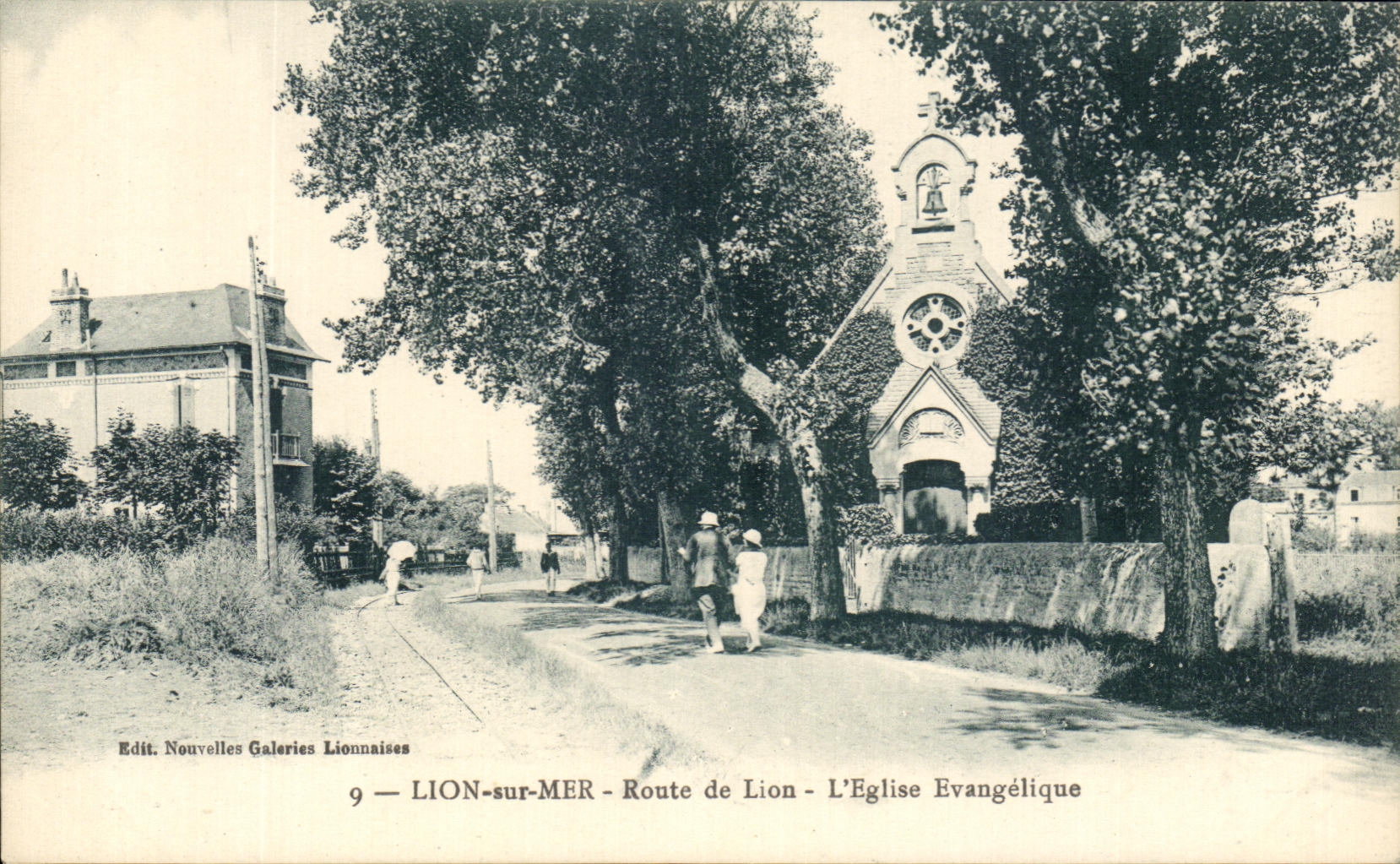 CPA Lion Sur Mer Route de Lion l'Eglise Evangelique