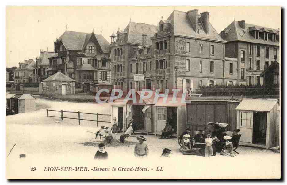 CPA Lion Sur Mer Devant le Grand Hotel