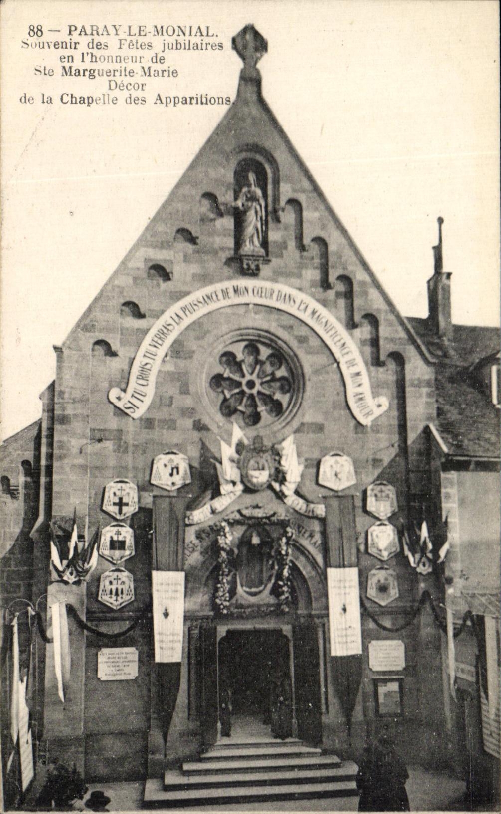 CPA Paray Le Monial Sovenir des Fetes Jubilaires en l'honneur de Ste Marguerite Marie Decor de la Chapelle Apparitions