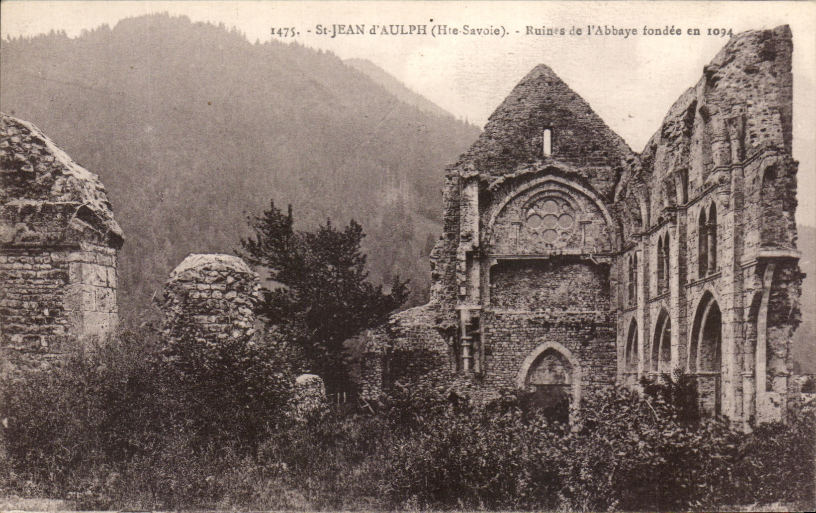 Ruines de l'Abbaye de St-Jean d'Aulph (Haute-Savoie) — fondée en 1094 — L. Farrarz édit., à Annemasse (Haute-Savoie)