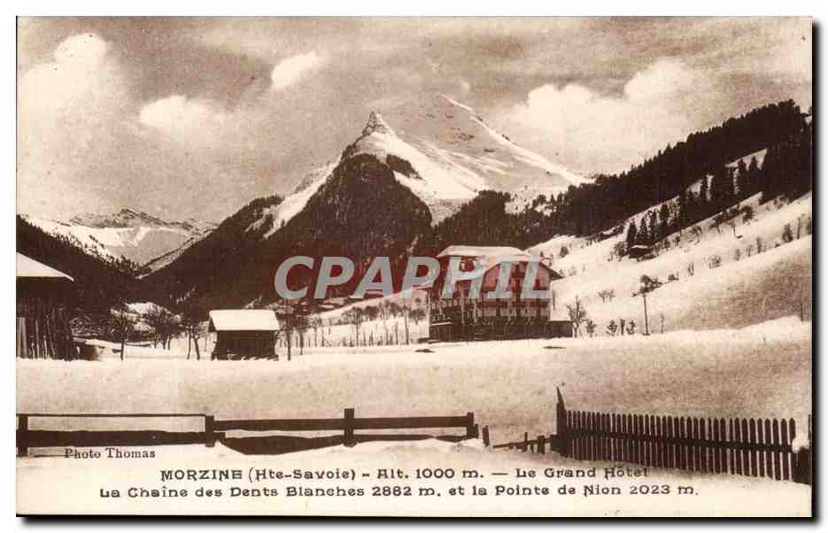 Morzine (Haute-Savoie) — Le Grand Hôtel et les montagnes enneigées — Photo Thomas