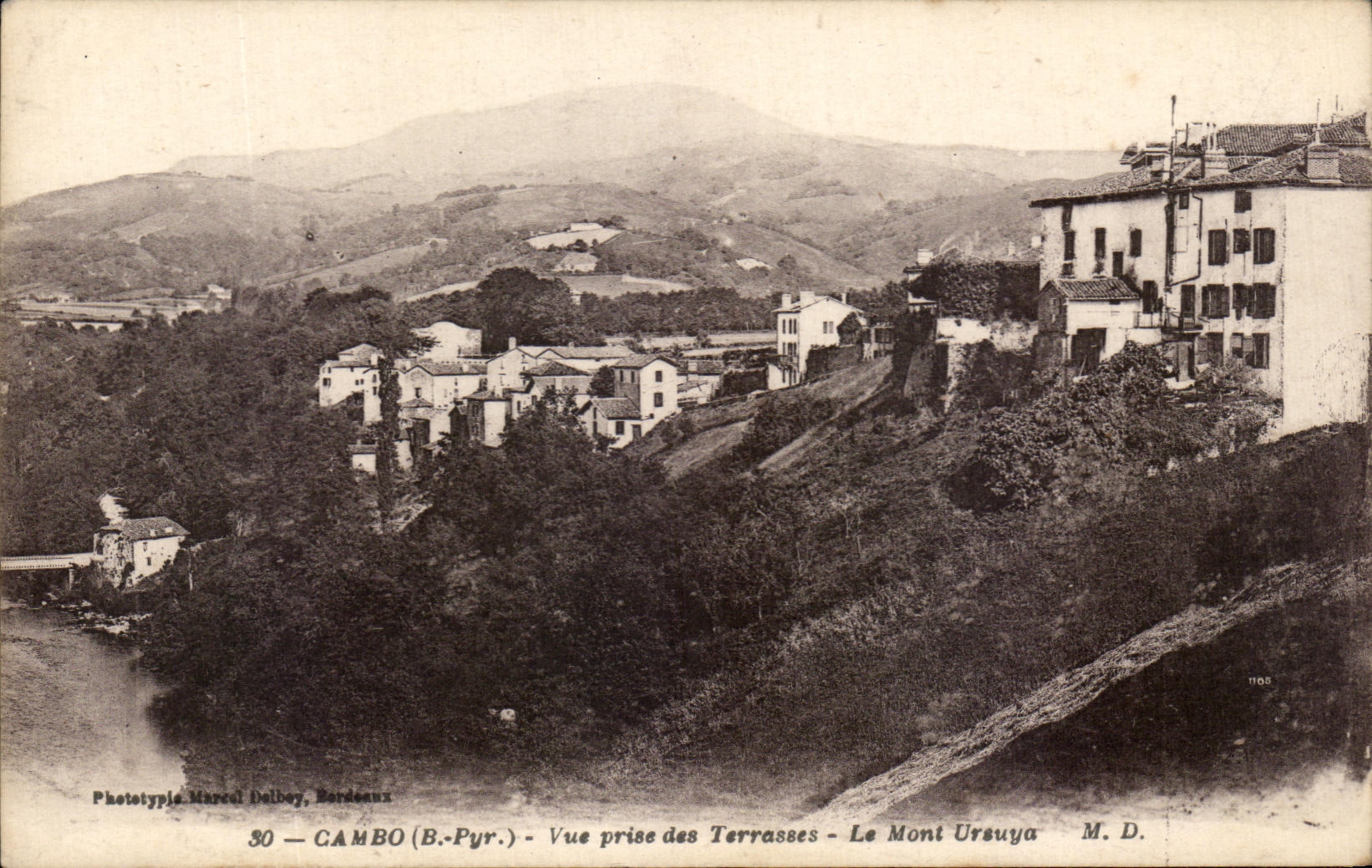 CPA Cambo Vue Prise Ds Terrasses Le Mont Urauya