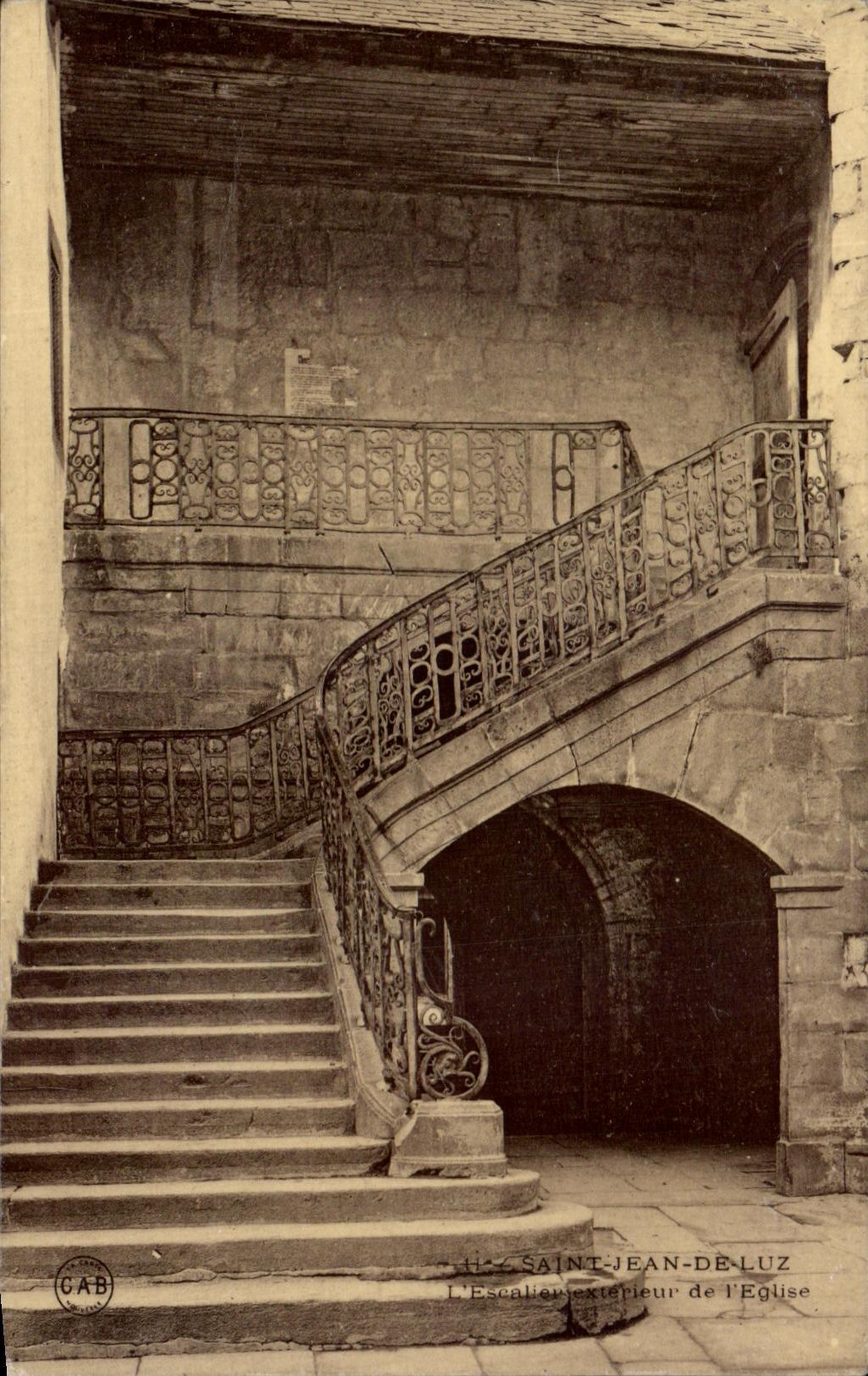 Saint-Jean-de-Luz — L'Escalier extérieur de l'Église — CAB