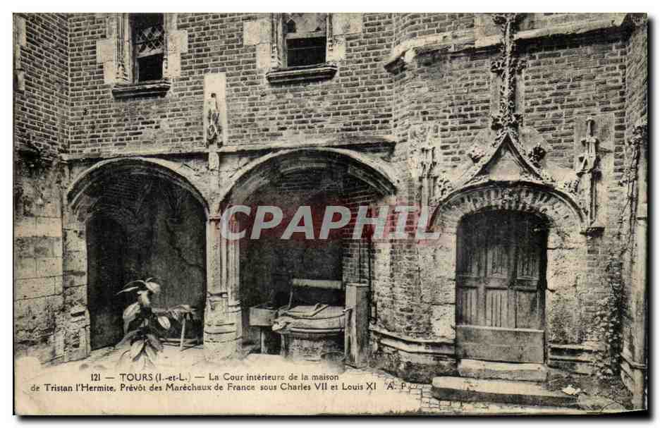 CPA Tours La Cour interieure De La Maison de Tristan l'hermite 