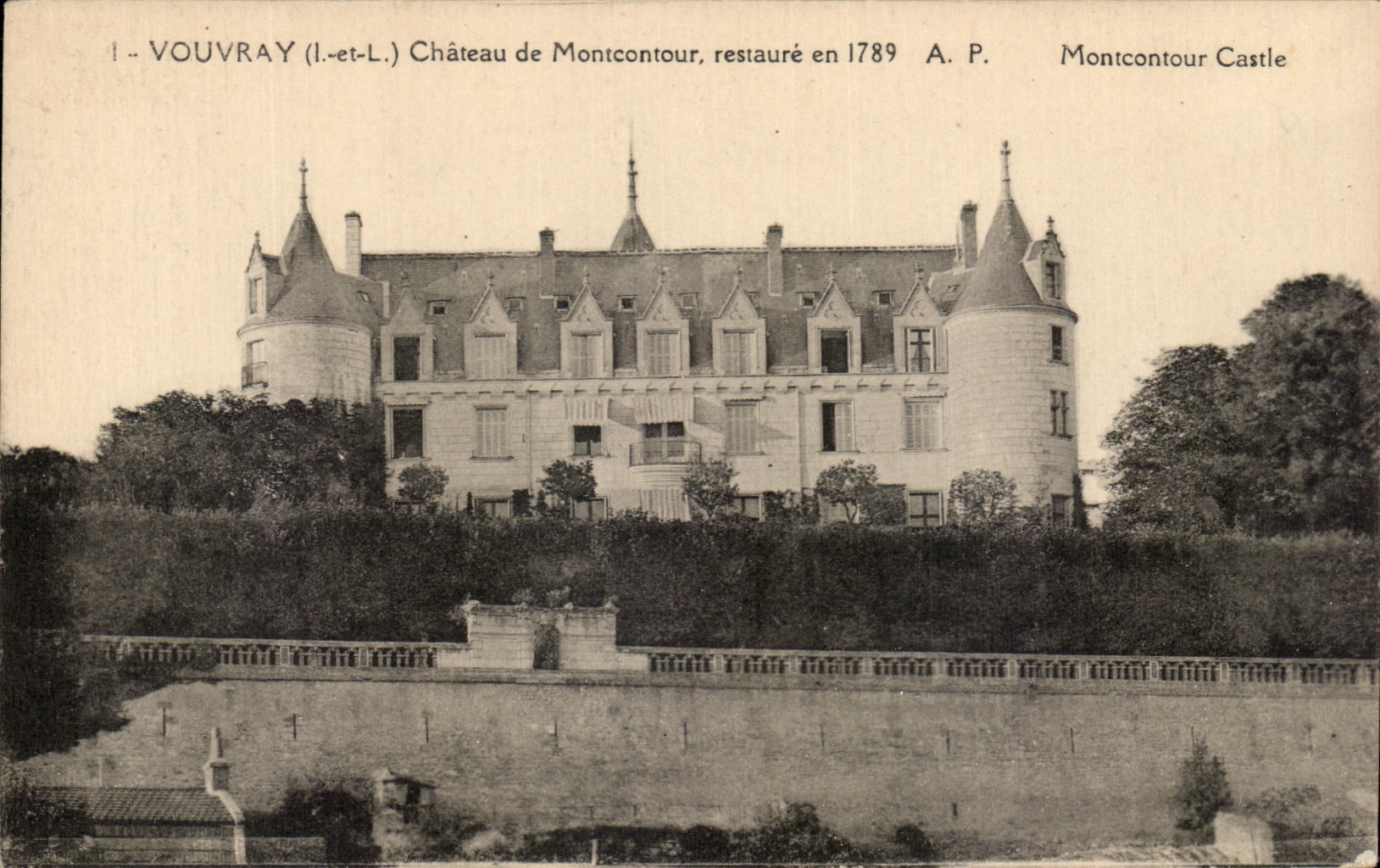CPA Vouvray Chateau de montcontour restaure en maontcontour Castle