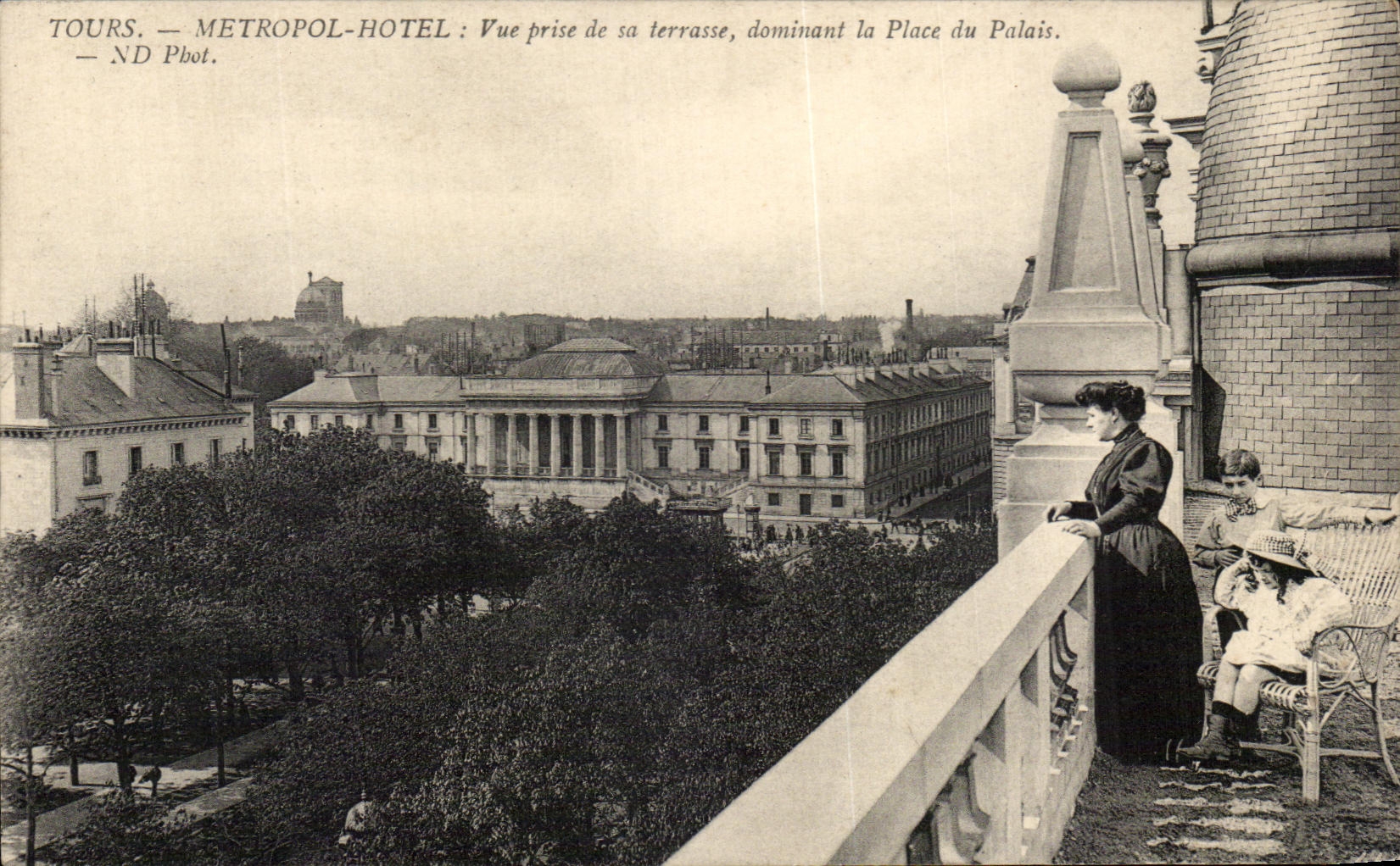 CPA Tours Metropol Hotel Vue Prise De Sa Terrasse Dominant La Place Du Palais