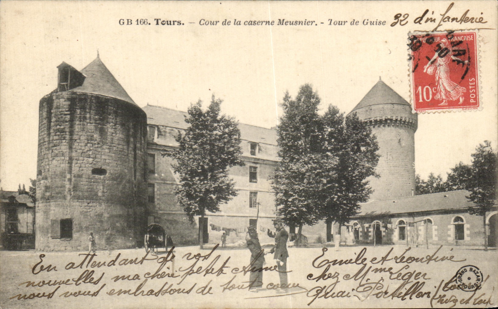 CPA Tours Cour De La Caserne Meusnier Tour De Guise Militaria