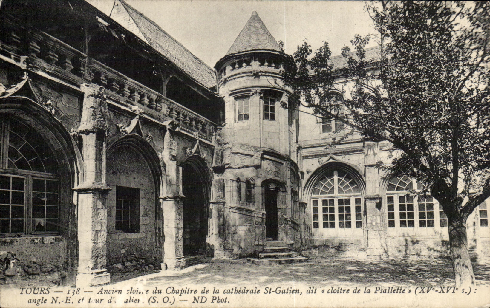 CPA Tours ancien cloitre Du Chapitre De La Cathedrale St Gatien dit cloitre de la Psalette