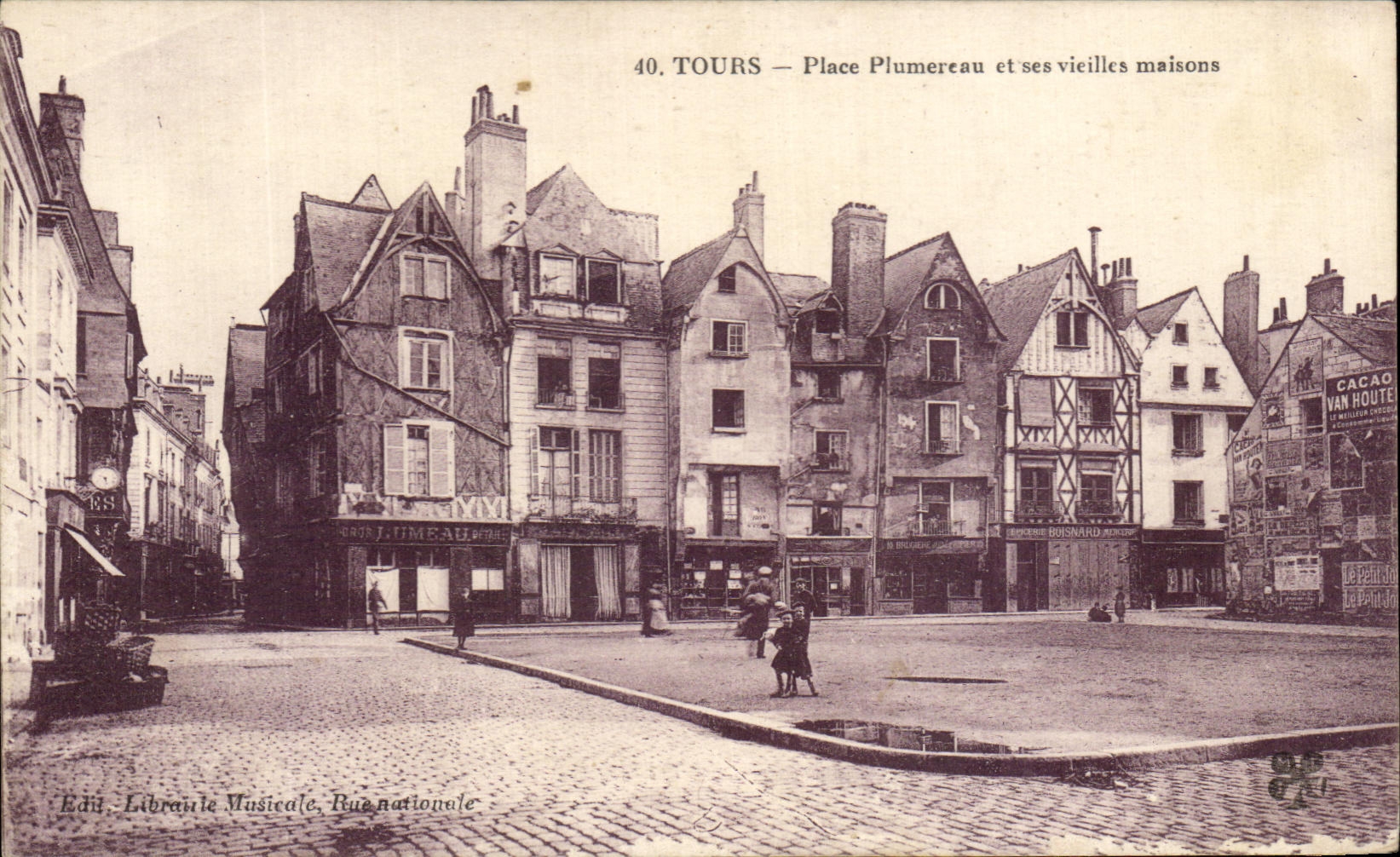 CPA Tours Place Plumereau et ses vieilles maisons