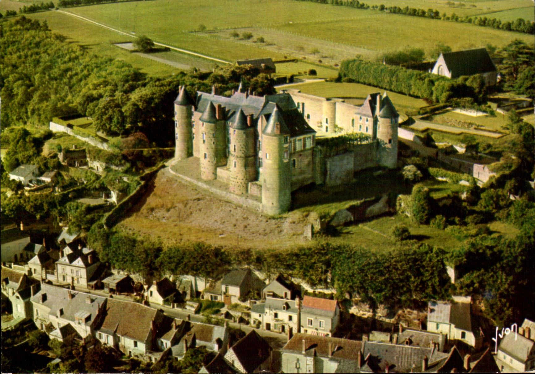 CPM Couleurs Et Lumiere De France Le val de Loire Le chateau de Luyes 