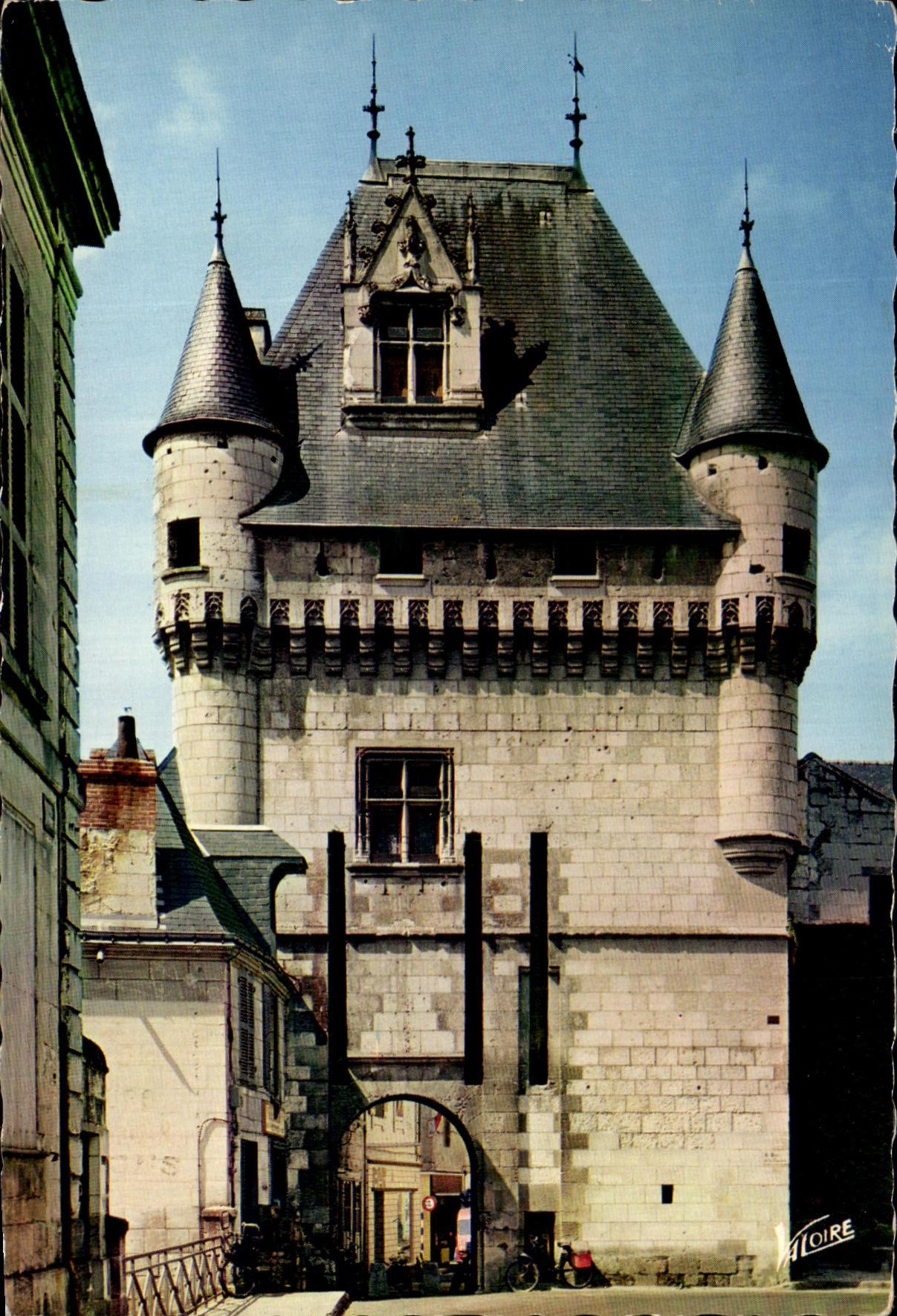 La porte des Cordeliers — Loches (Indre-et-Loire) — Édit. Valoire, n° 11.316