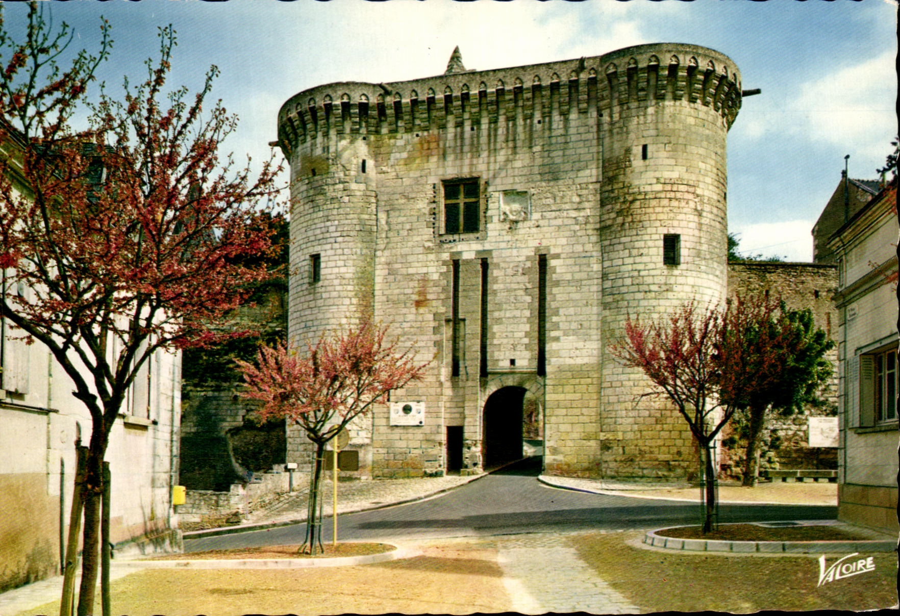 Loches — La porte Royale du château — Édit. VALOIRE, n° 32