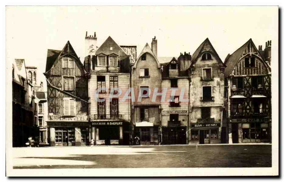 CPA Tours Place Plumereau Vieilles maisons du 15eme