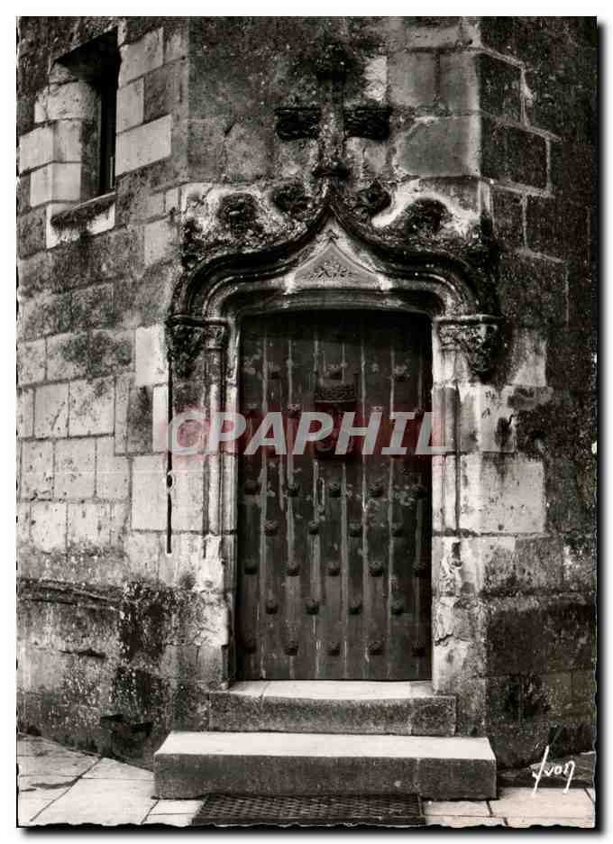 LANCEAIS (Indre-et-Loire) — Le Château - Intérieur de la Cour, Porte d'entrée avec ferrures (XVe s.) — Les Éditions d'Art, Paris